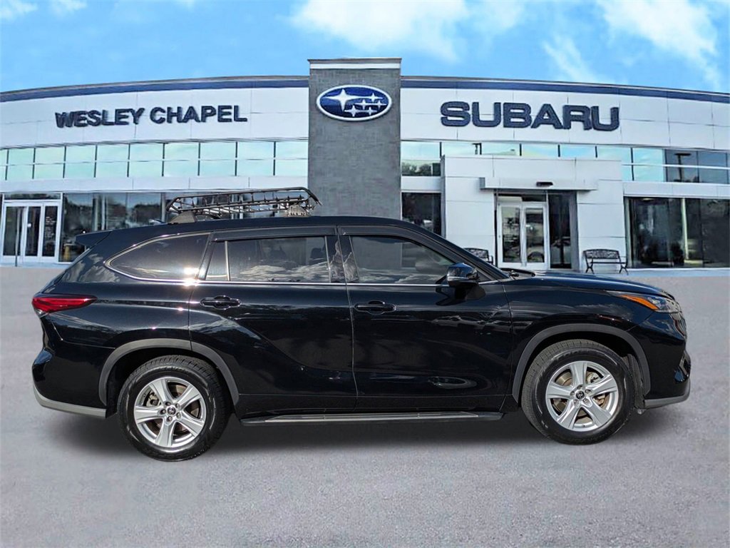 Used 2020 Toyota Highlander LE image 4