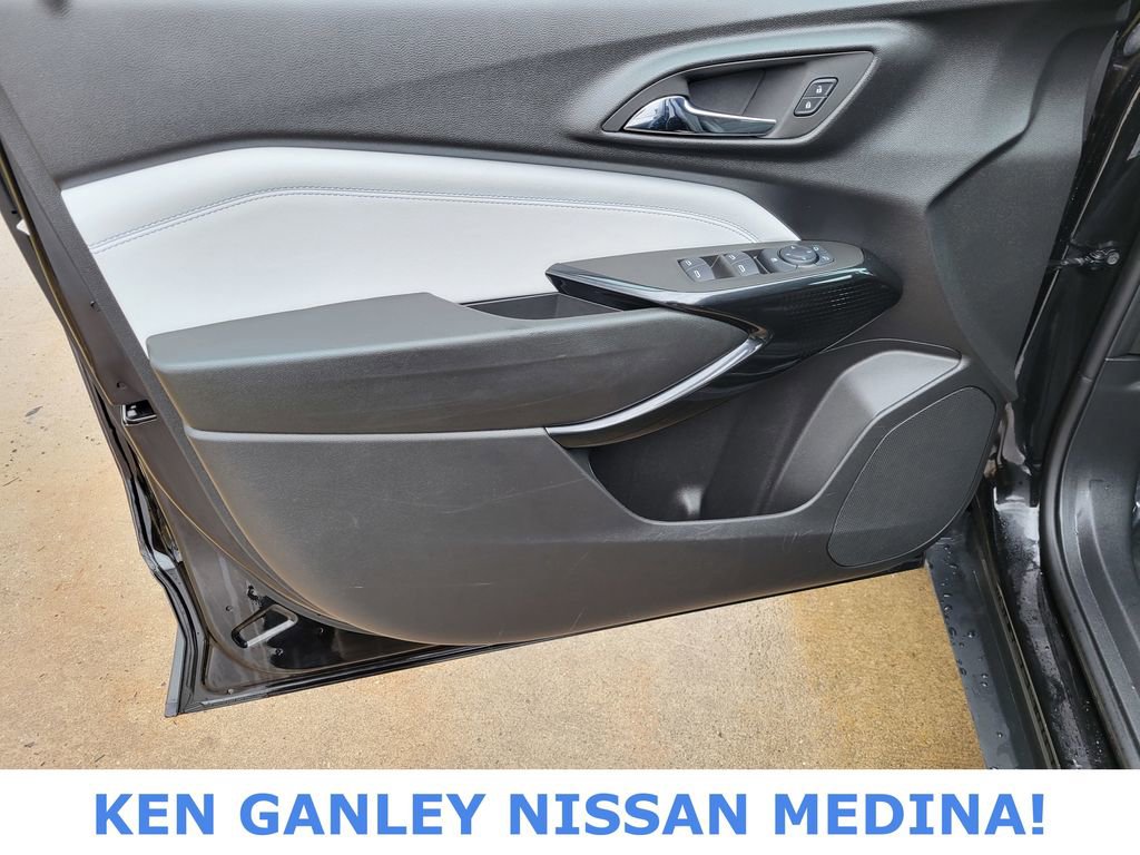 Used 2025 Chevrolet Trax LT image 37