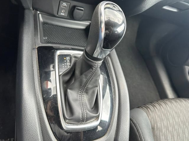 Used 2017 Nissan Rogue SV AWD/4WD image 25