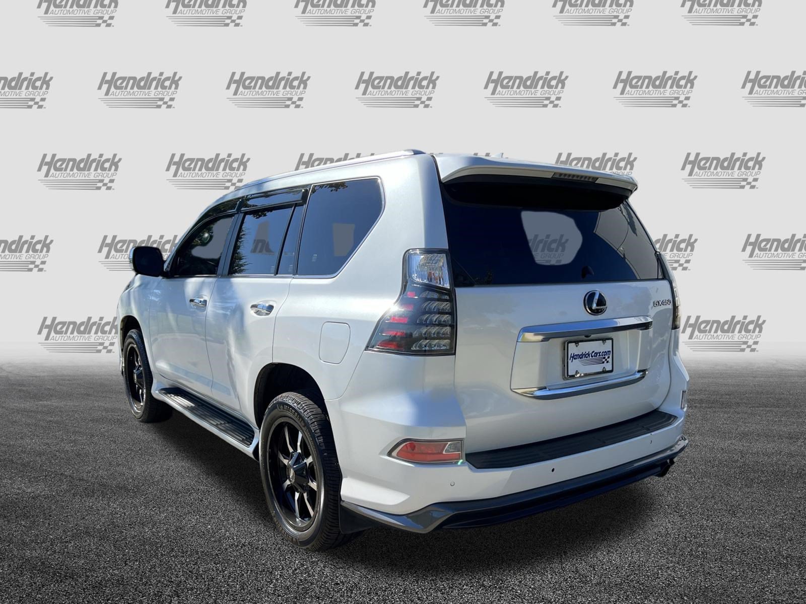Used 2023 Lexus GX 460 Luxury w/ Sport Design Package AWD/4WD image 9
