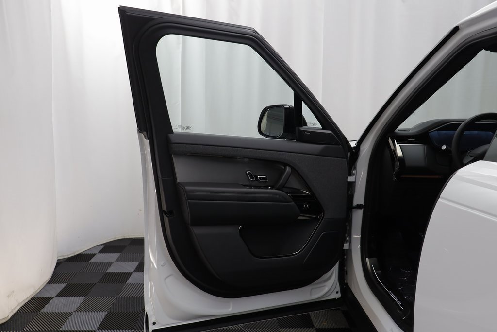 Used 2025 Land Rover Range Rover Sport Dynamic SE image 5