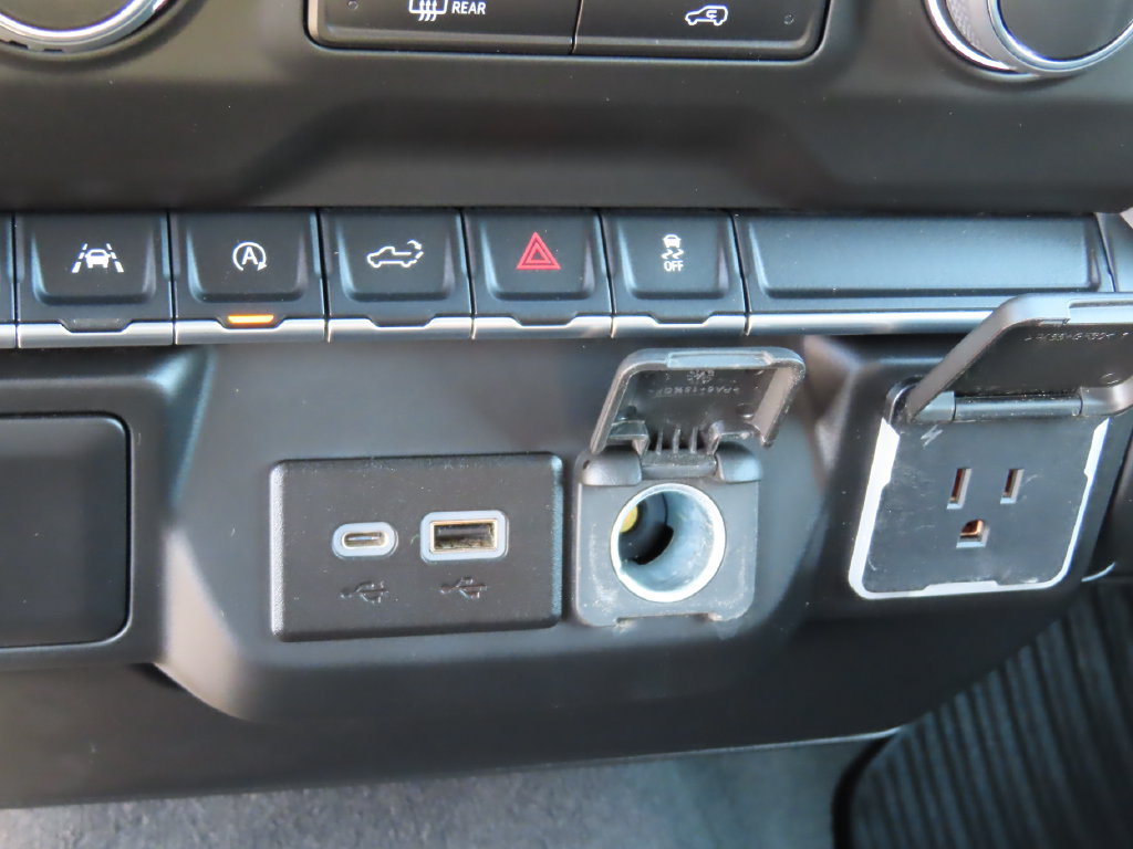 Used 2023 Chevrolet Silverado 1500 Custom AWD/4WD image 7