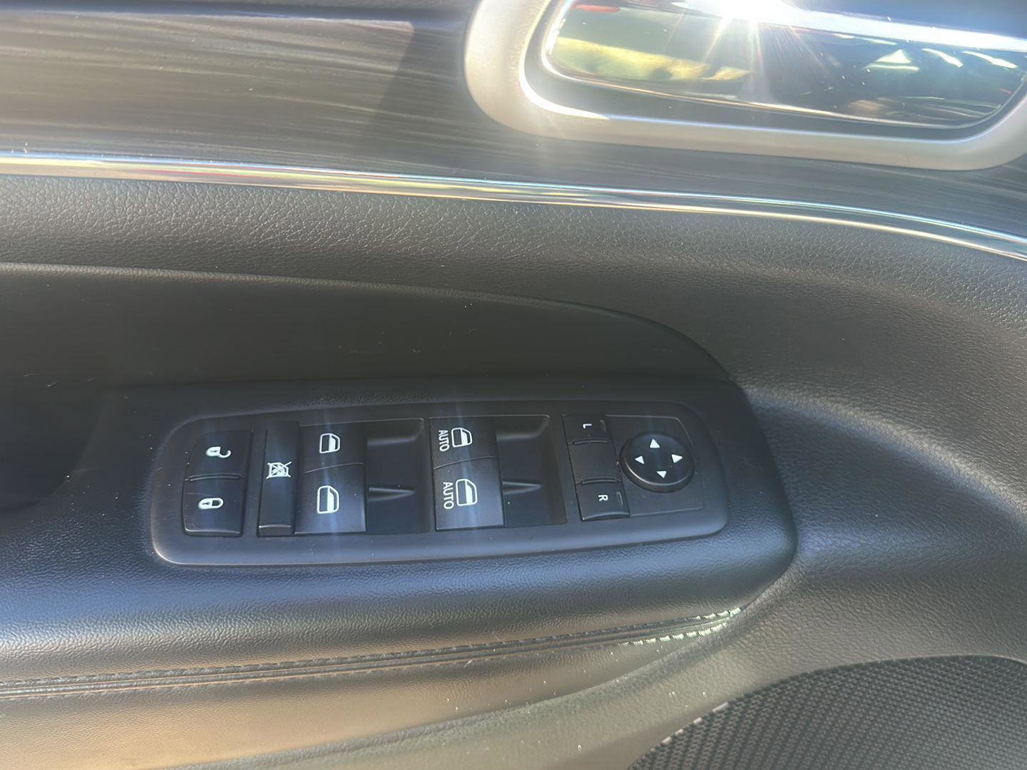 Used 2020 Jeep Grand Cherokee Limited image 11