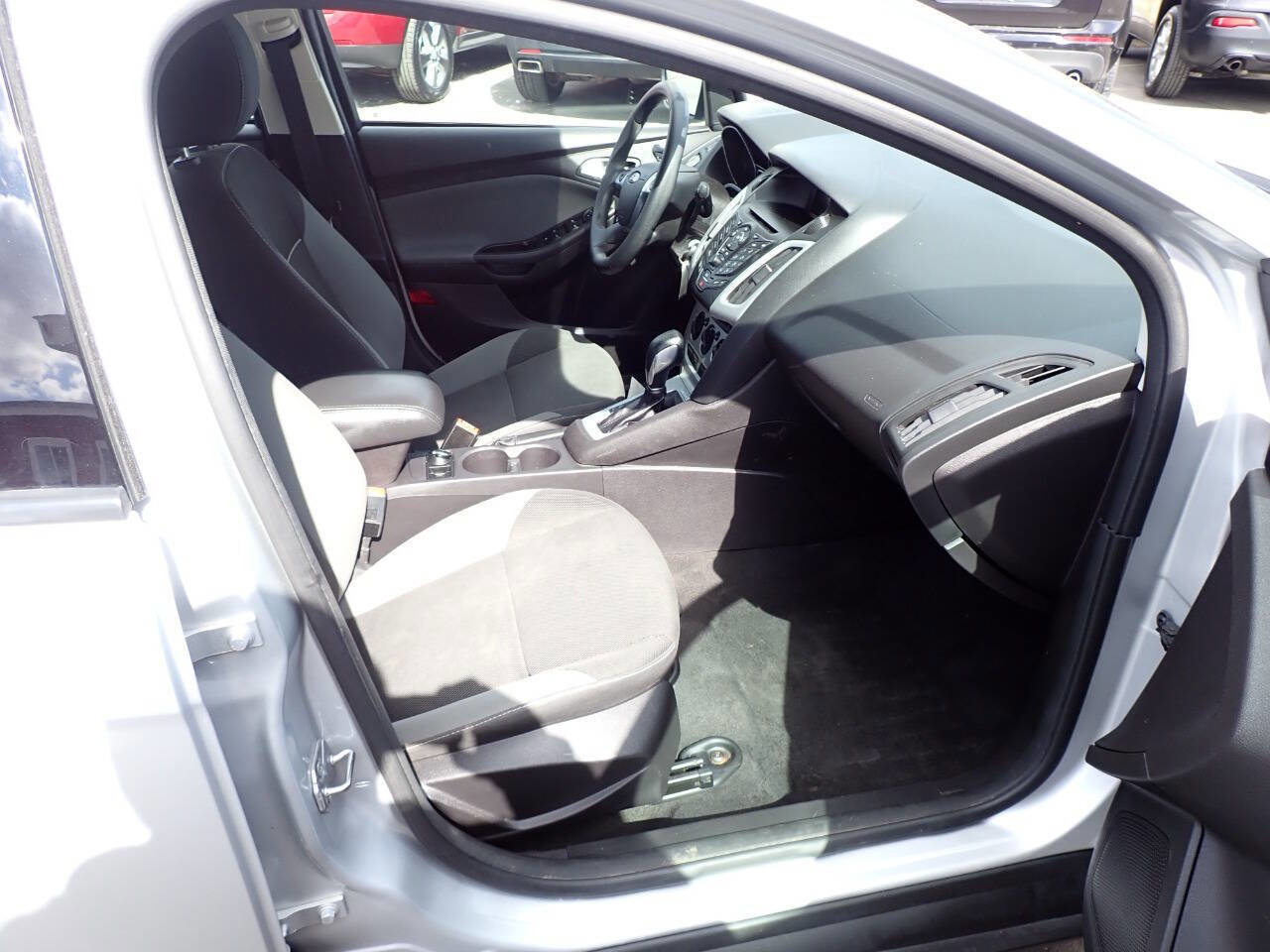 Used 2014 Ford Focus SE image 9