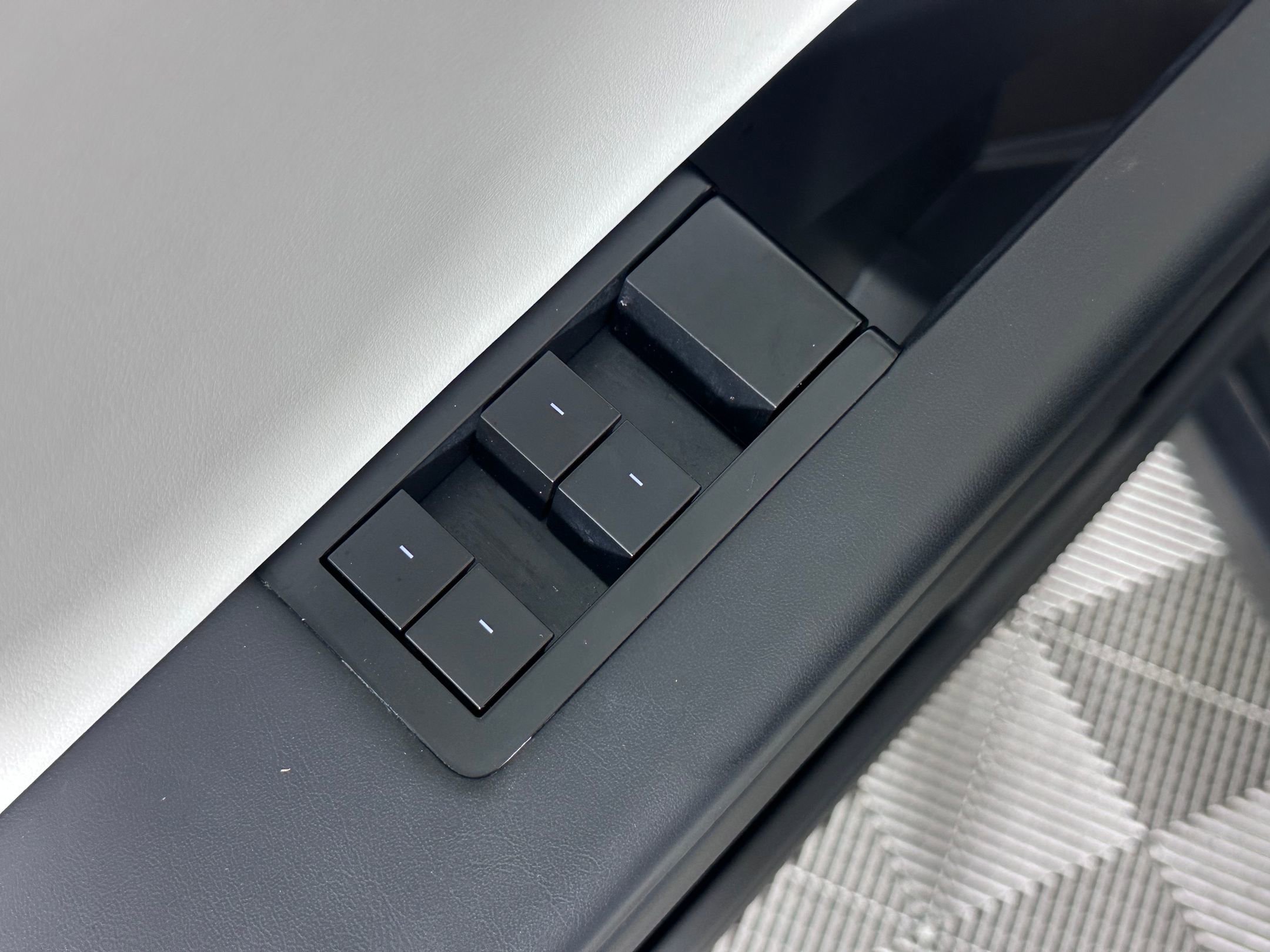 Used 2024 Tesla Cybertruck AWD Crew Cab image 11