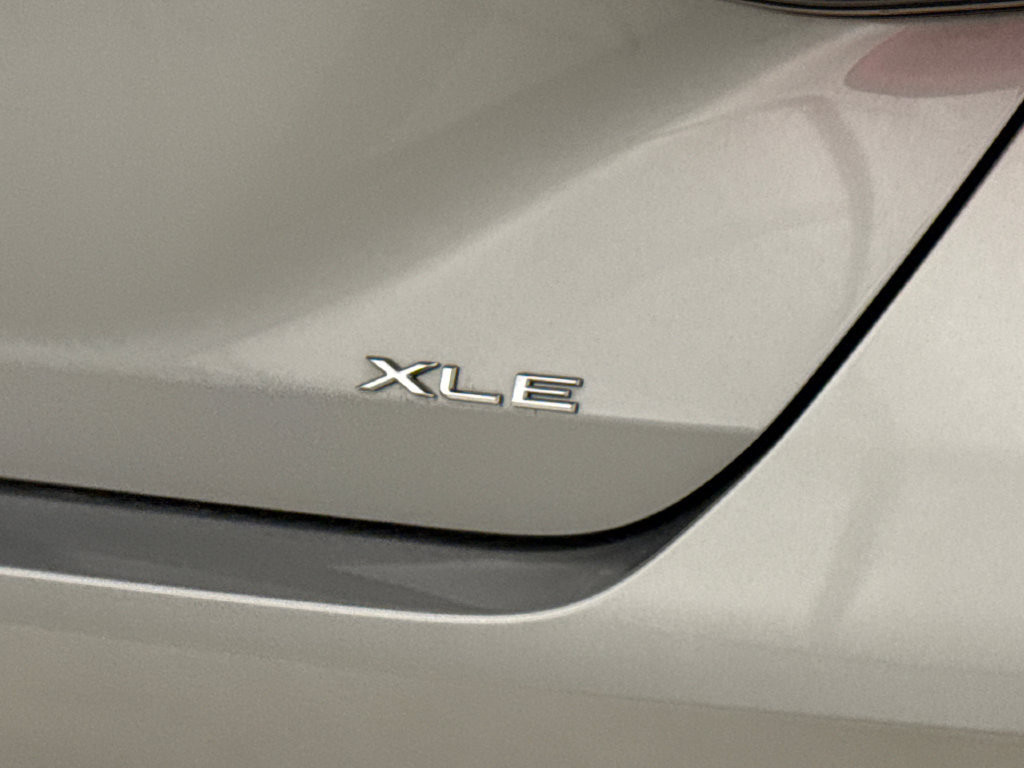 Used 2020 Toyota Avalon XLE FWD image 10