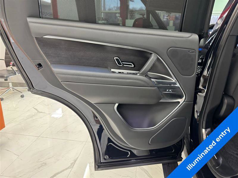 Used 2025 Land Rover Range Rover SE image 13