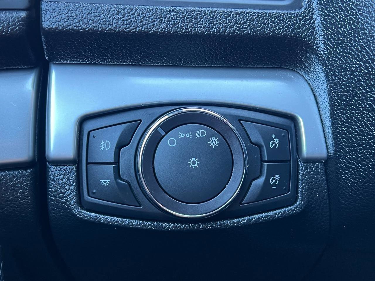 Used 2017 Ford Explorer XLT AWD/4WD image 37