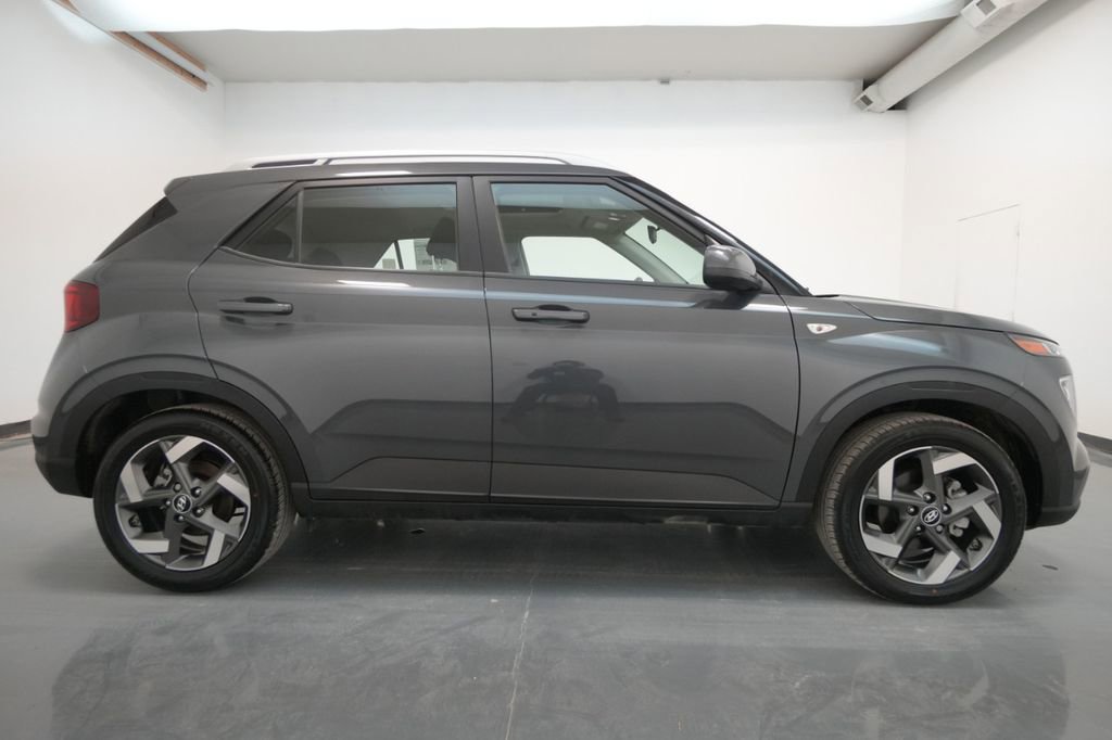New 2024 Hyundai Venue SEL image 11
