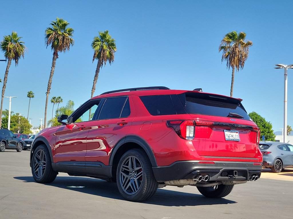 Used 2025 Ford Explorer ST w/ Sun And Sound Package AWD/4WD image 2