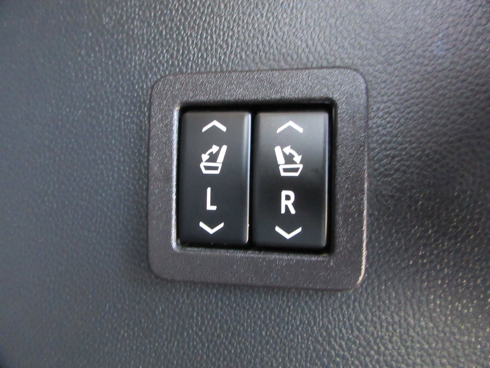 Used 2020 Buick Enclave Avenir w/ Avenir Technology Package image 57