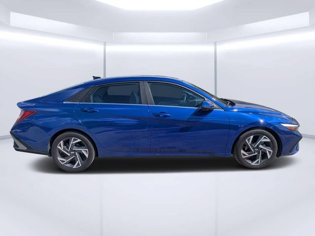 Used 2024 Hyundai Elantra Limited FWD image 2