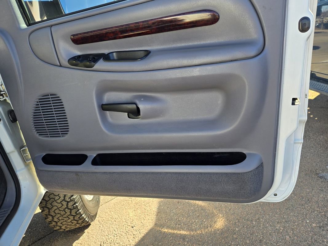 Used 1998 Dodge Ram 2500 Truck ST image 19