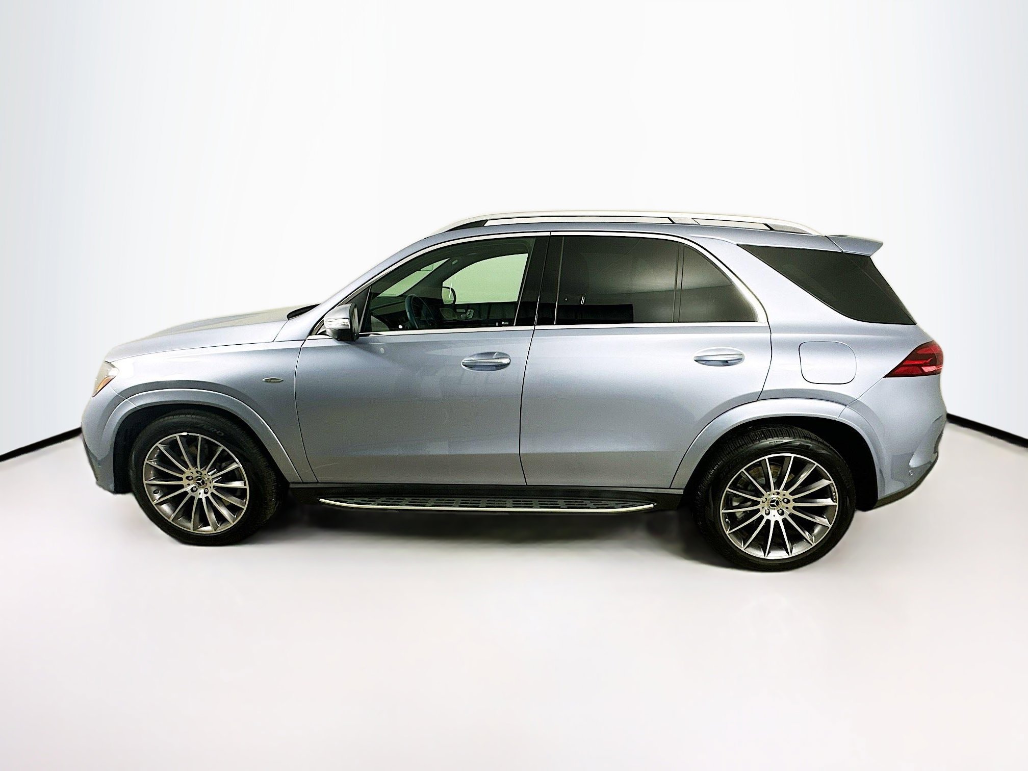 Certified 2025 Mercedes-Benz GLE 450e 4MATIC image 4