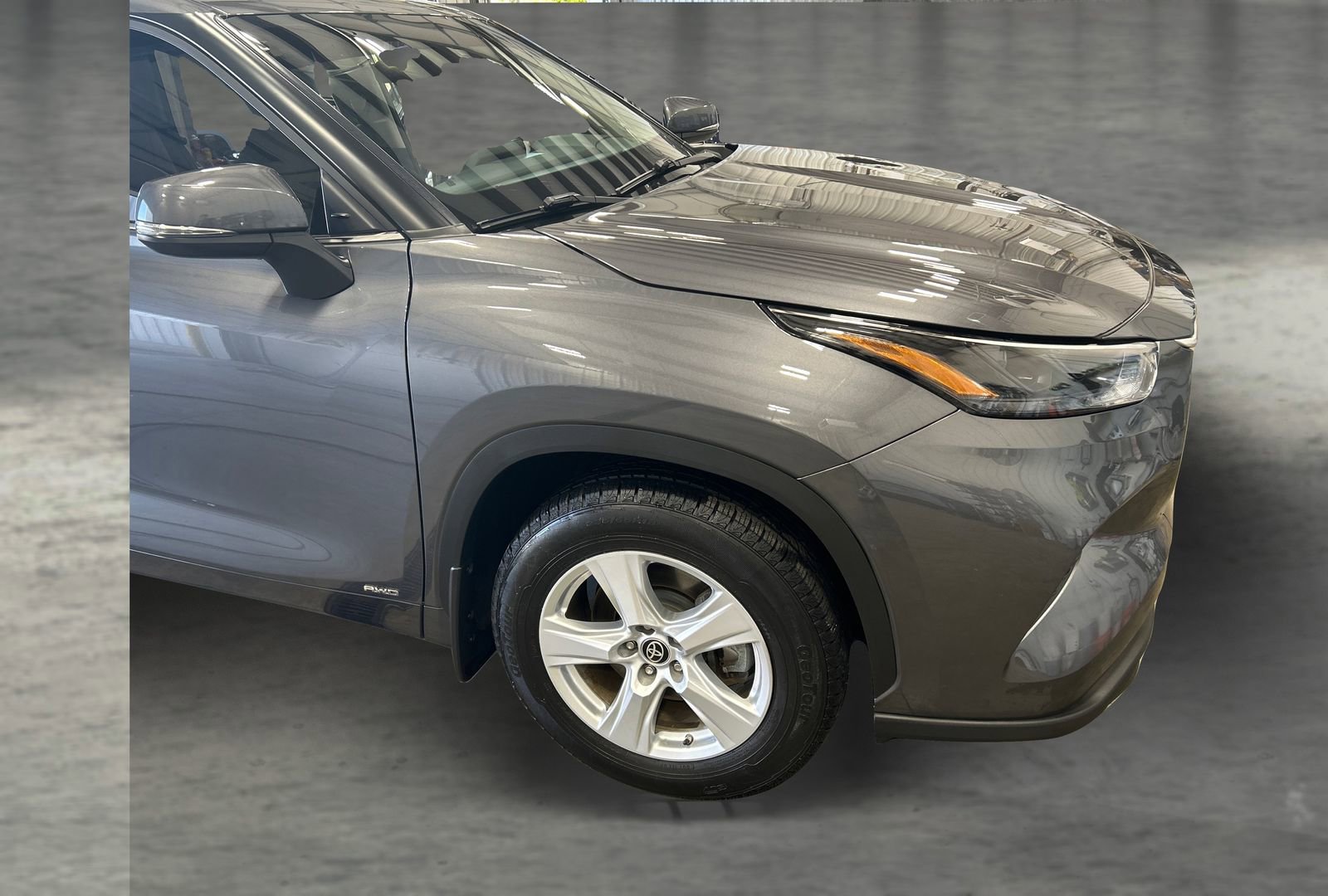 Used 2023 Toyota Highlander LE AWD/4WD image 22