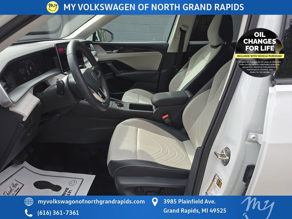 Used 2025 Volkswagen Tiguan SE AWD/4WD image 10
