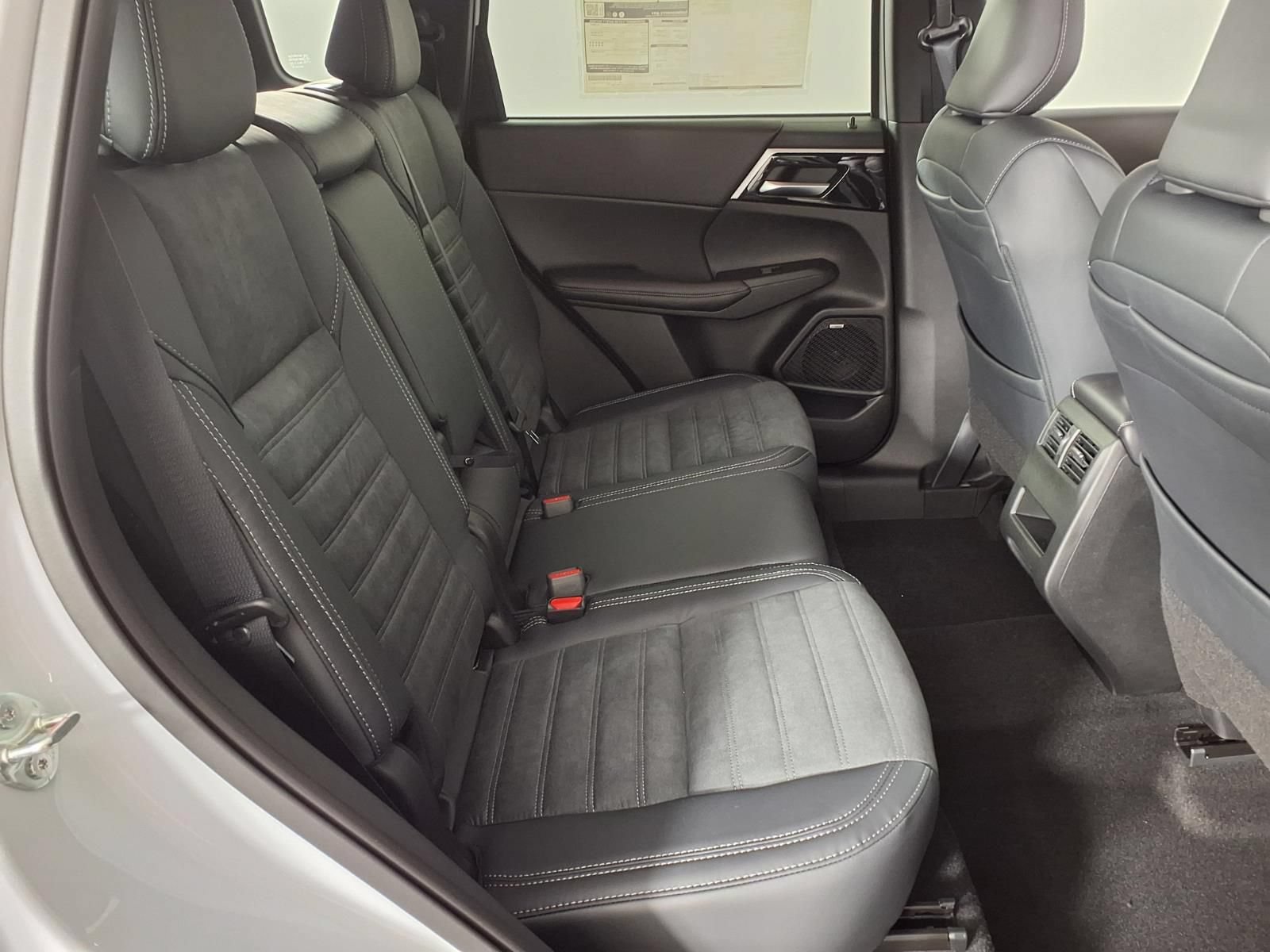 New 2026 Mitsubishi Outlander AWD image 10