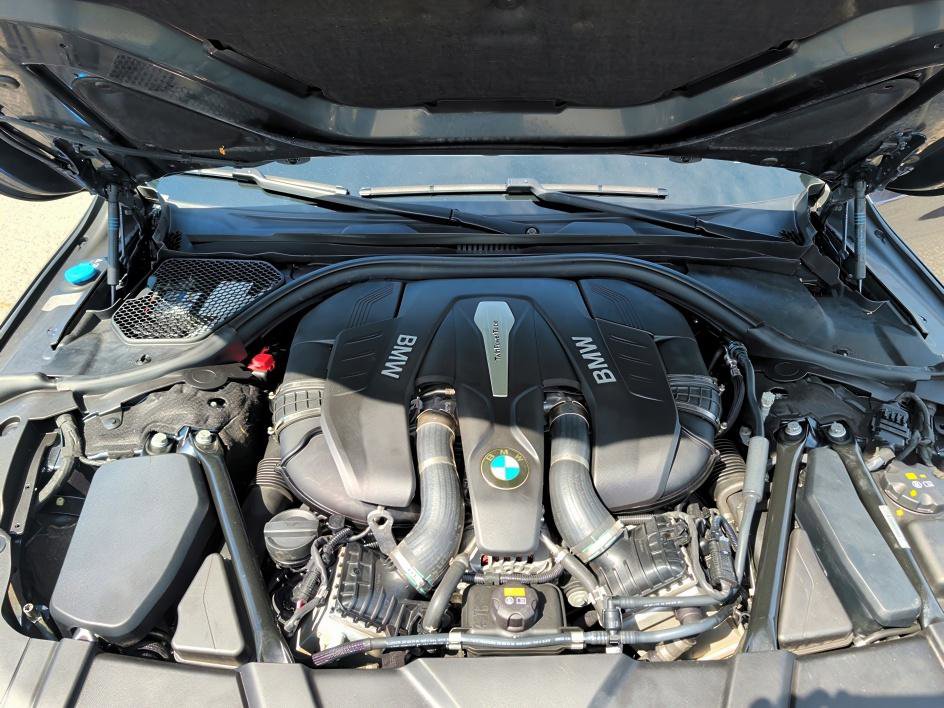 Used 2018 BMW 750i xDrive image 28