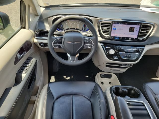 Used 2023 Chrysler Pacifica Touring-L FWD image 20