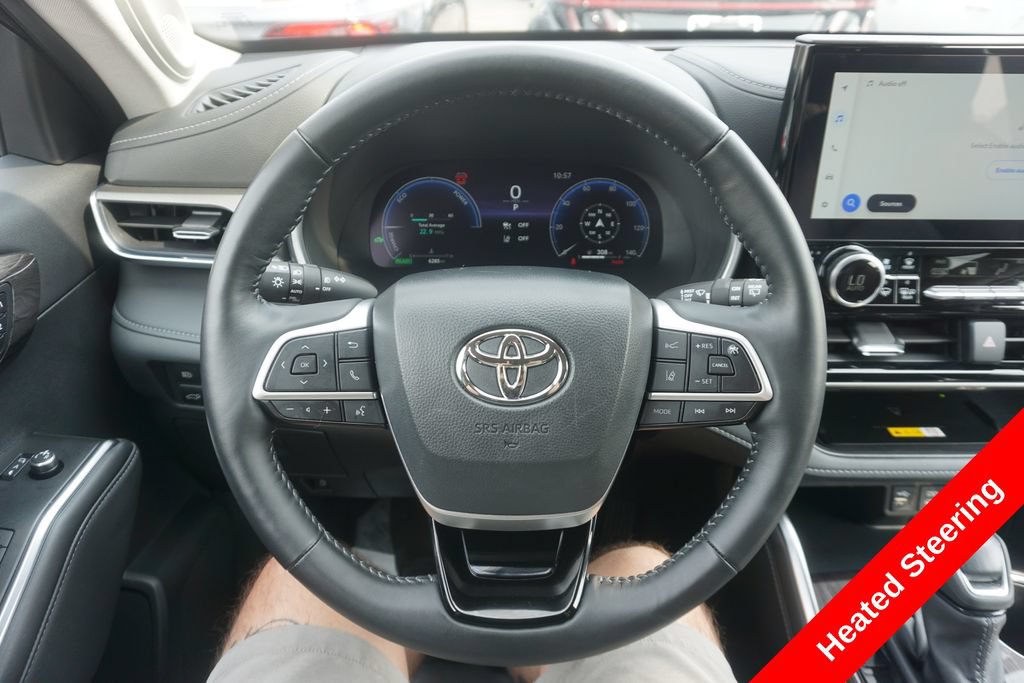 Used 2025 Toyota Highlander Limited AWD/4WD image 3