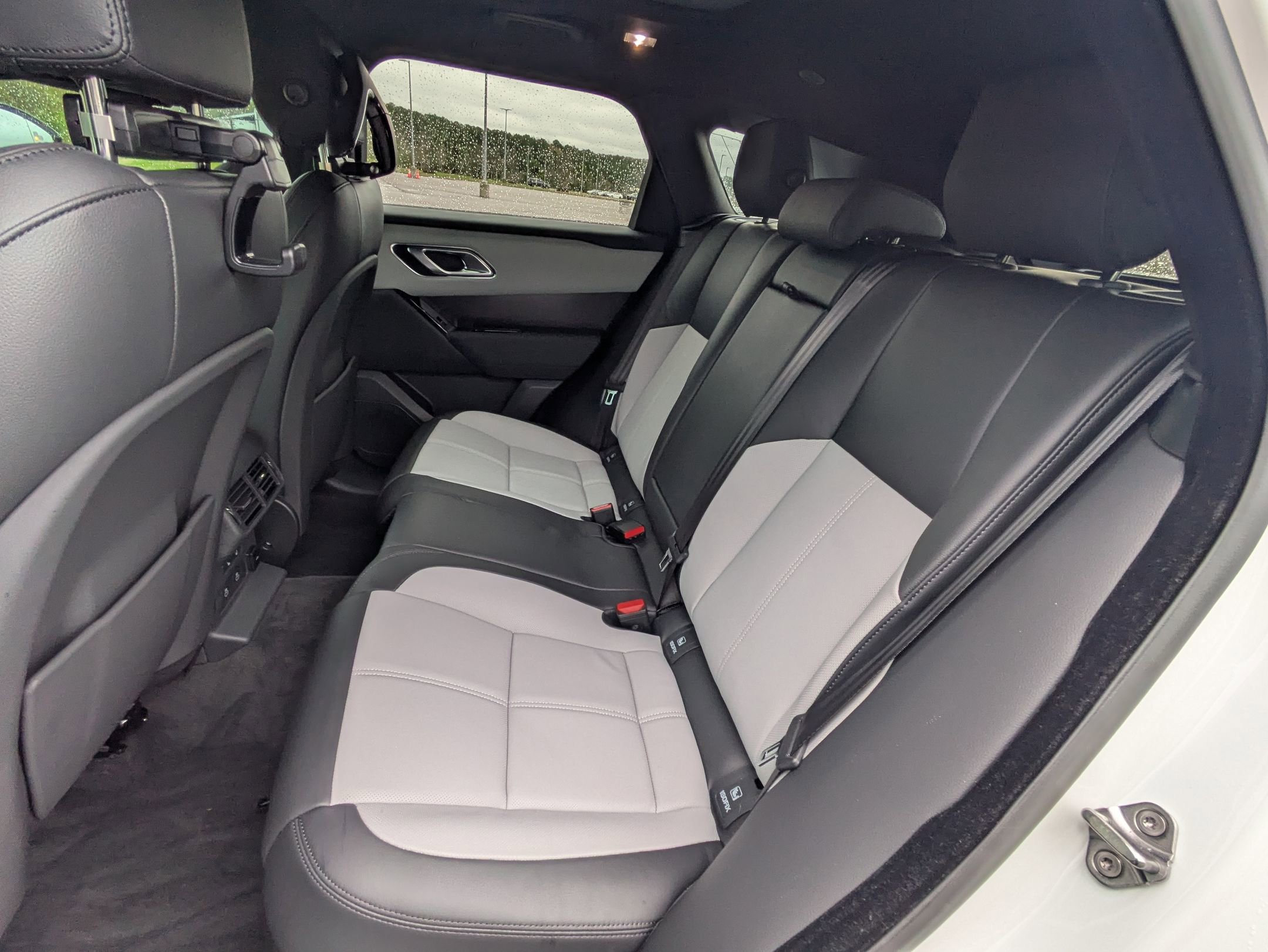 Certified 2026 Land Rover Range Rover Velar Dynamic SE image 24