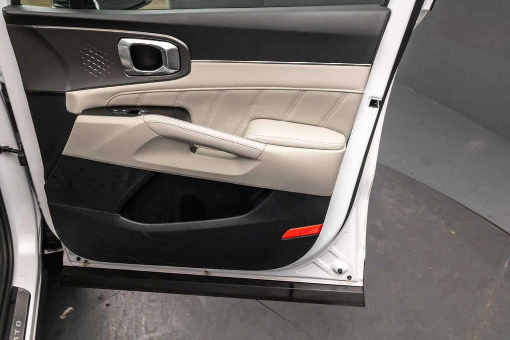 Used 2023 Kia Sorento SX image 37