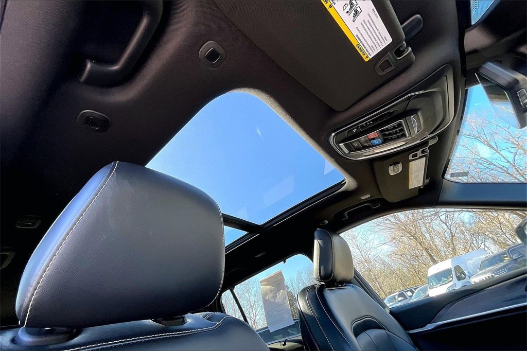 Used 2024 Jeep Grand Cherokee L Limited w/ Luxury Tech Group II image 22