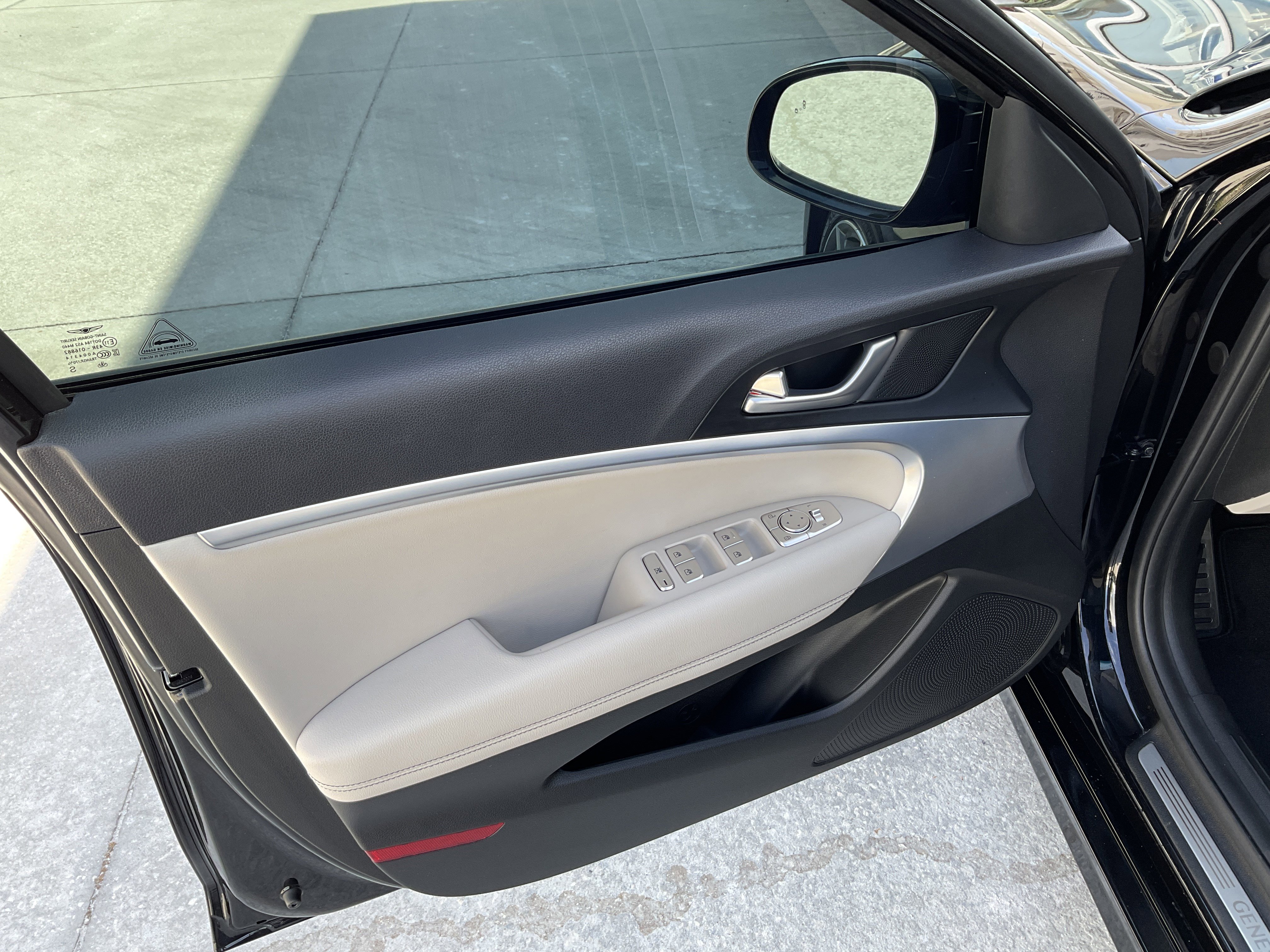 Used 2023 Genesis G70 2.0T image 8