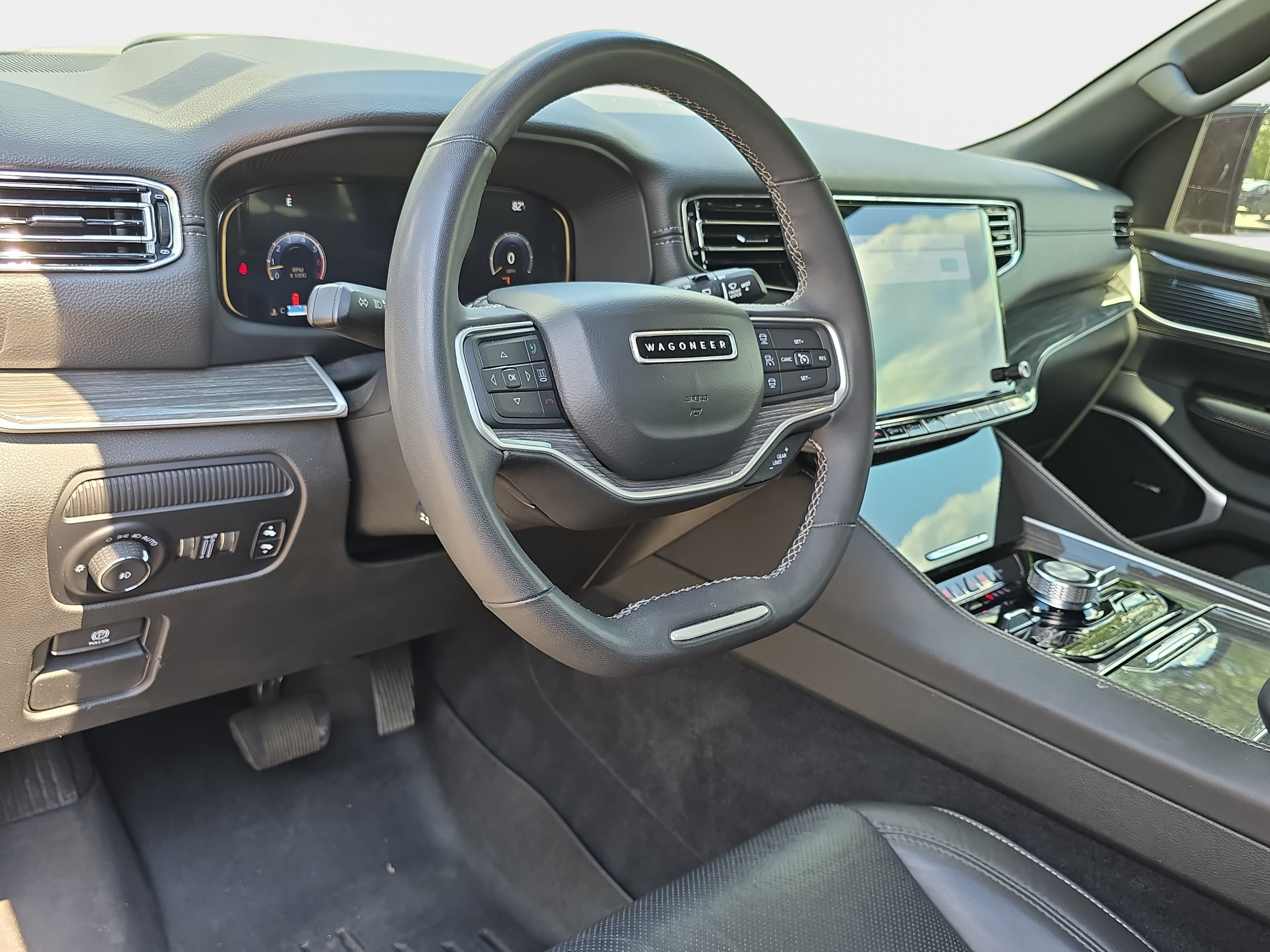 Used 2022 Jeep Wagoneer Series III w/ Flexible Seating Group AWD/4WD image 14