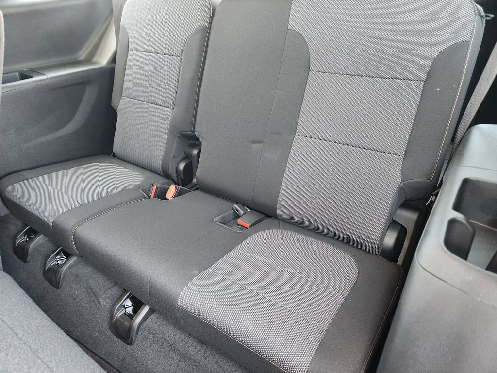 Certified 2021 Chevrolet Traverse LS FWD image 30