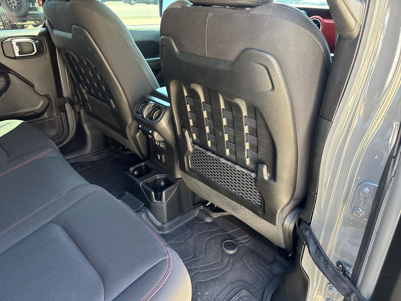 Used 2022 Jeep Wrangler Unlimited Rubicon w/ Steel Bumper Group image 10