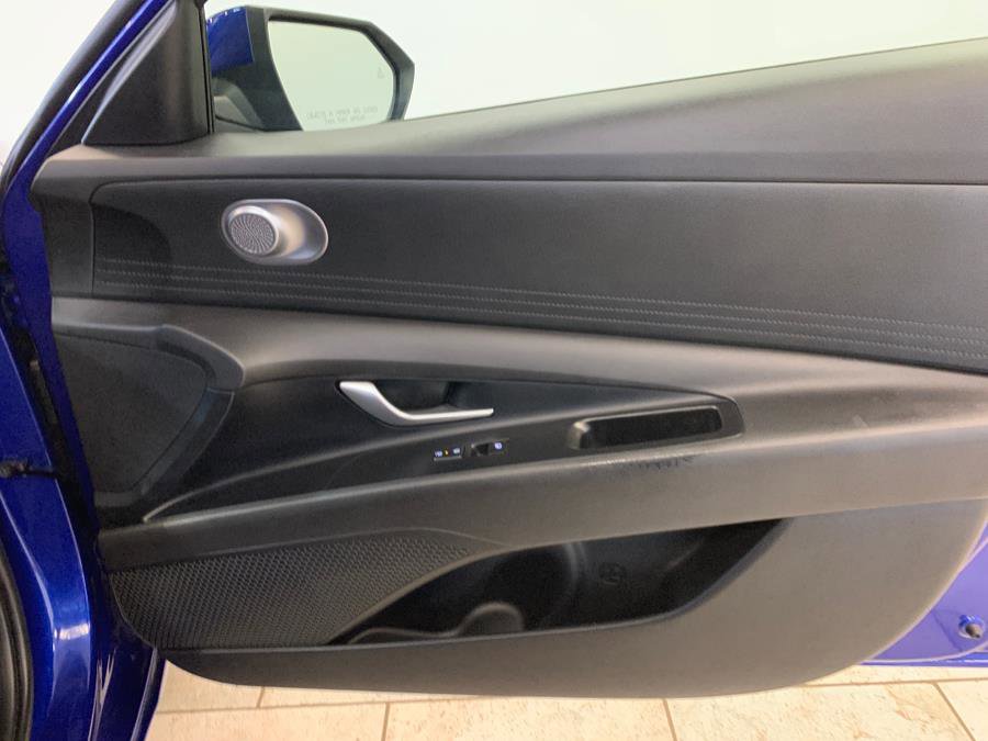Used 2024 Hyundai Elantra SEL image 45