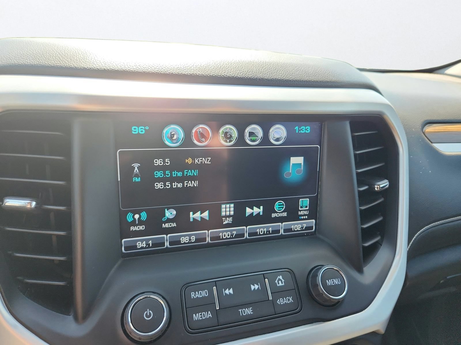 Used 2017 GMC Acadia SLE FWD image 16