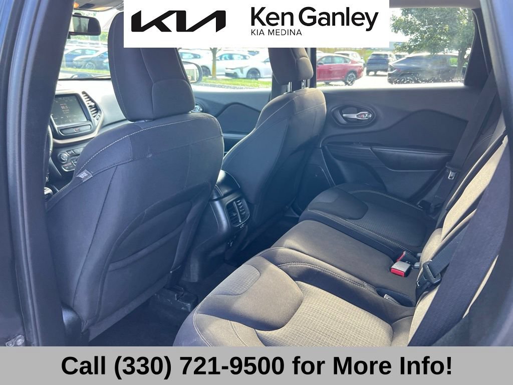 Used 2015 Jeep Cherokee Latitude w/ Cold Weather Group AWD/4WD image 43