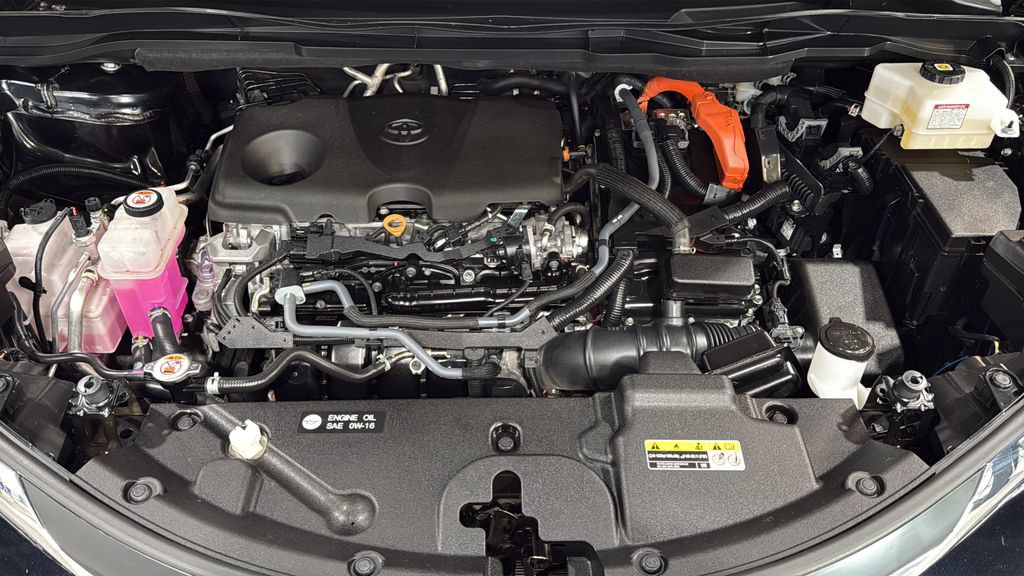 Used 2024 Toyota Sienna LE AWD/4WD image 38