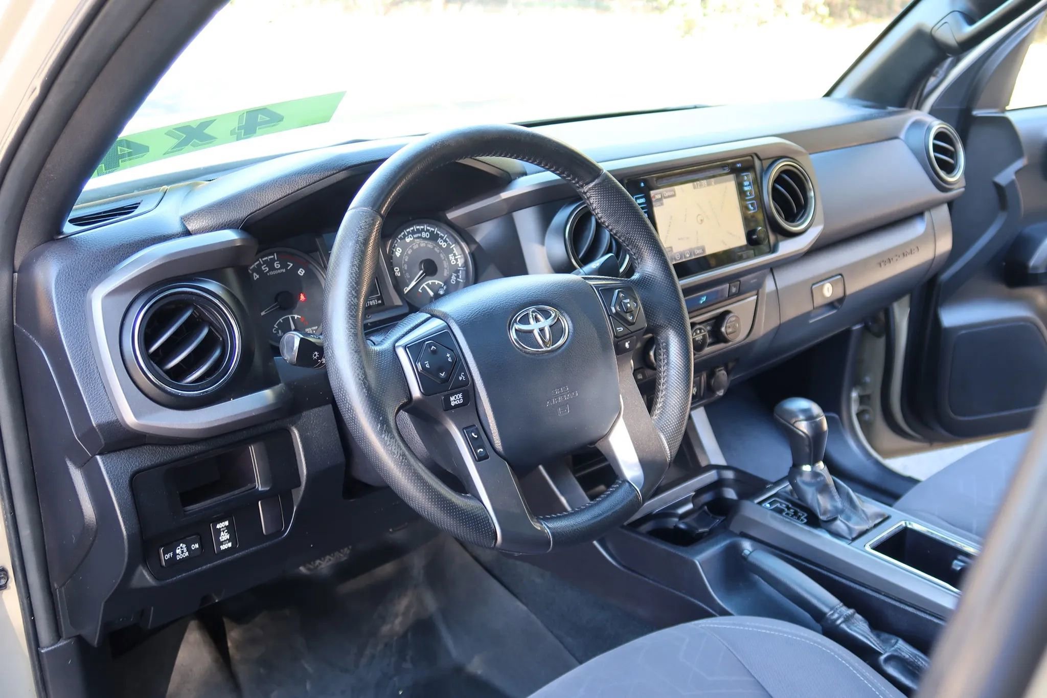 Used 2016 Toyota Tacoma TRD Off-Road w/ Premium & Technology Package AWD/4WD image 16