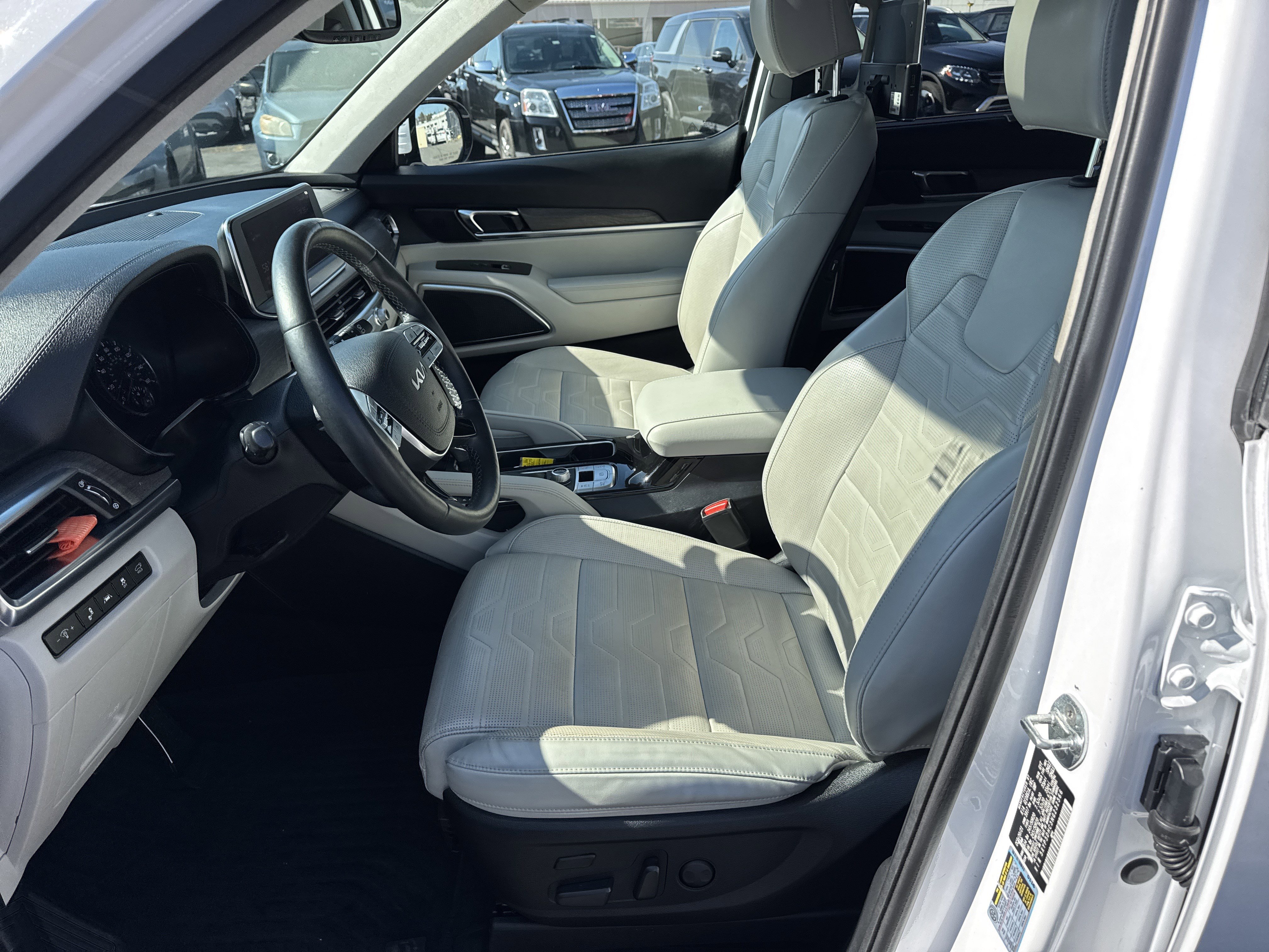 Certified 2022 Kia Telluride SX w/ SX Prestige Package image 9