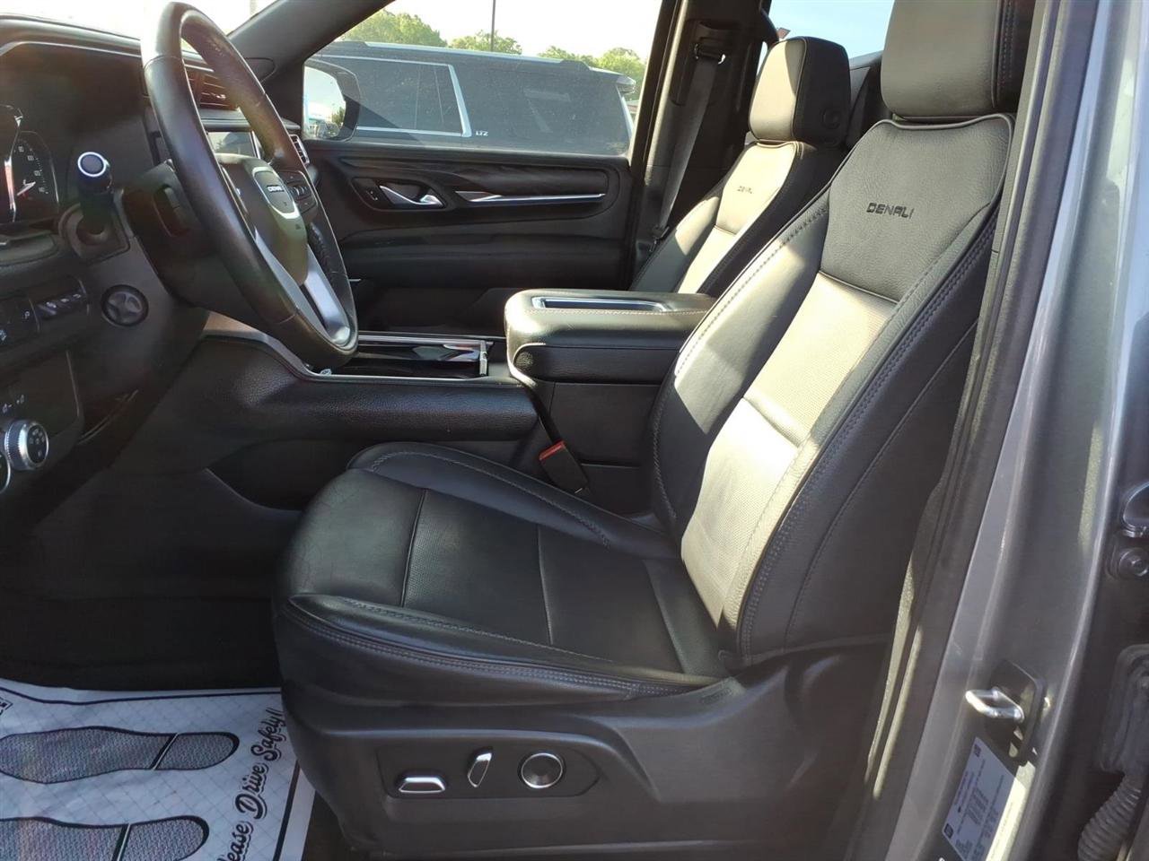 Used 2021 GMC Yukon Denali w/ LPO, Illumination Package image 14