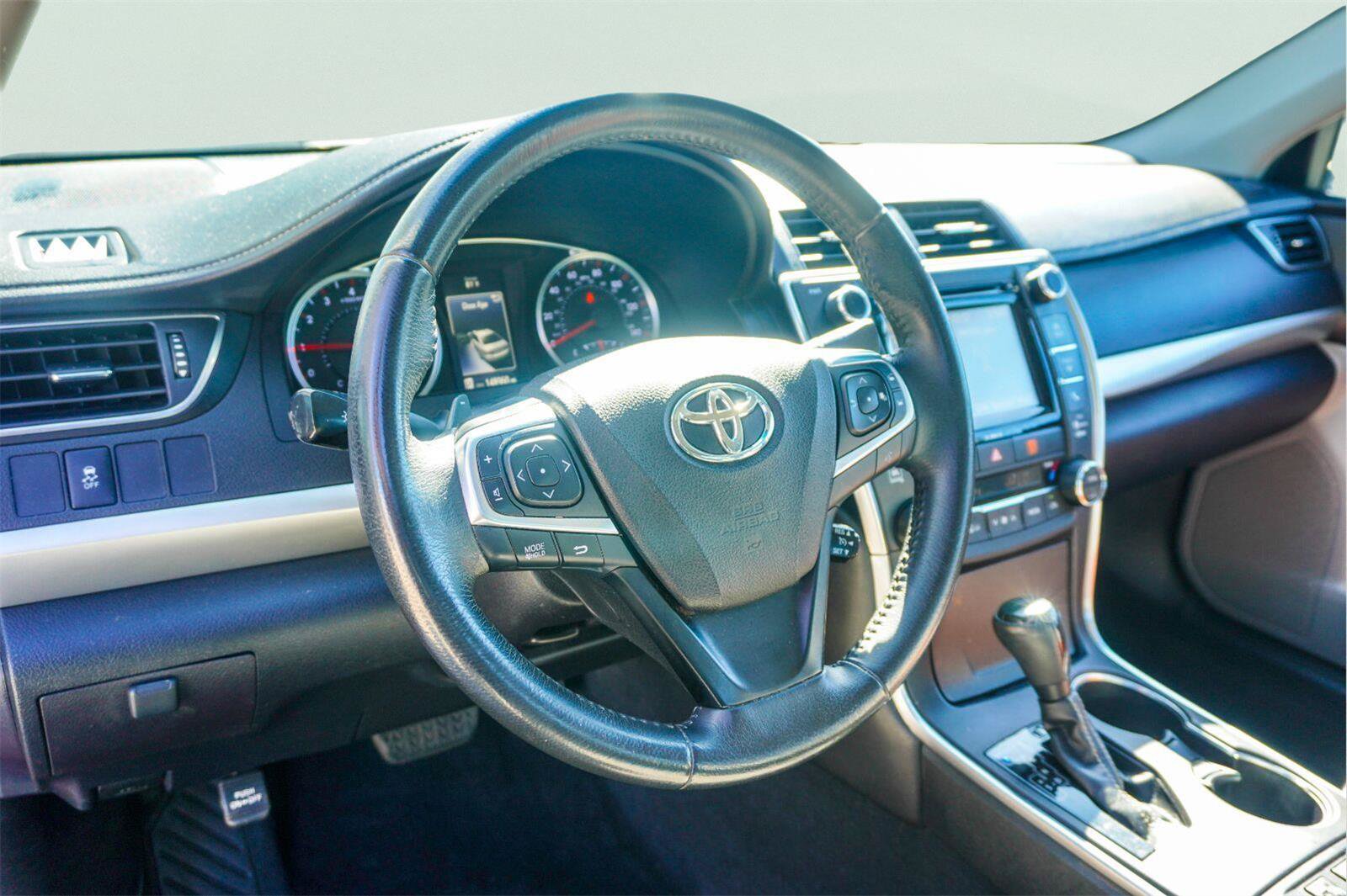 Used 2017 Toyota Camry XSE FWD image 18