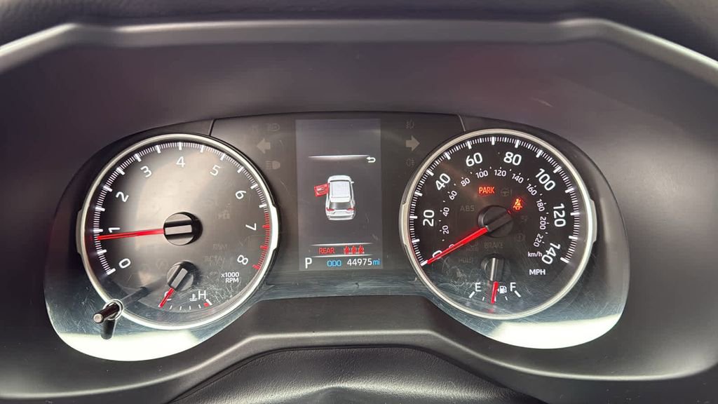 Used 2022 Toyota RAV4 LE image 27