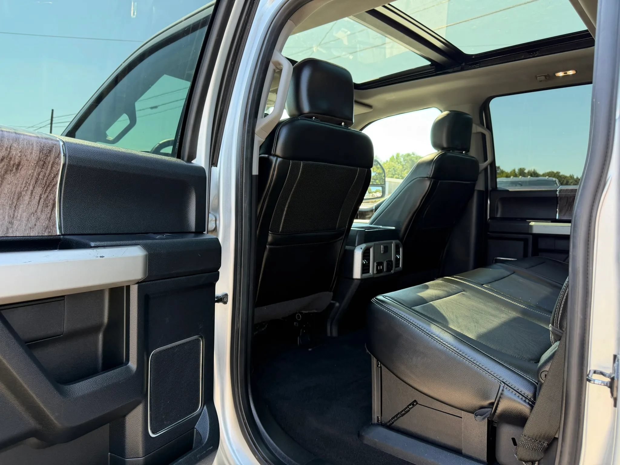Used 2019 Ford F250 Lariat w/ Lariat Ultimate Package AWD/4WD image 27