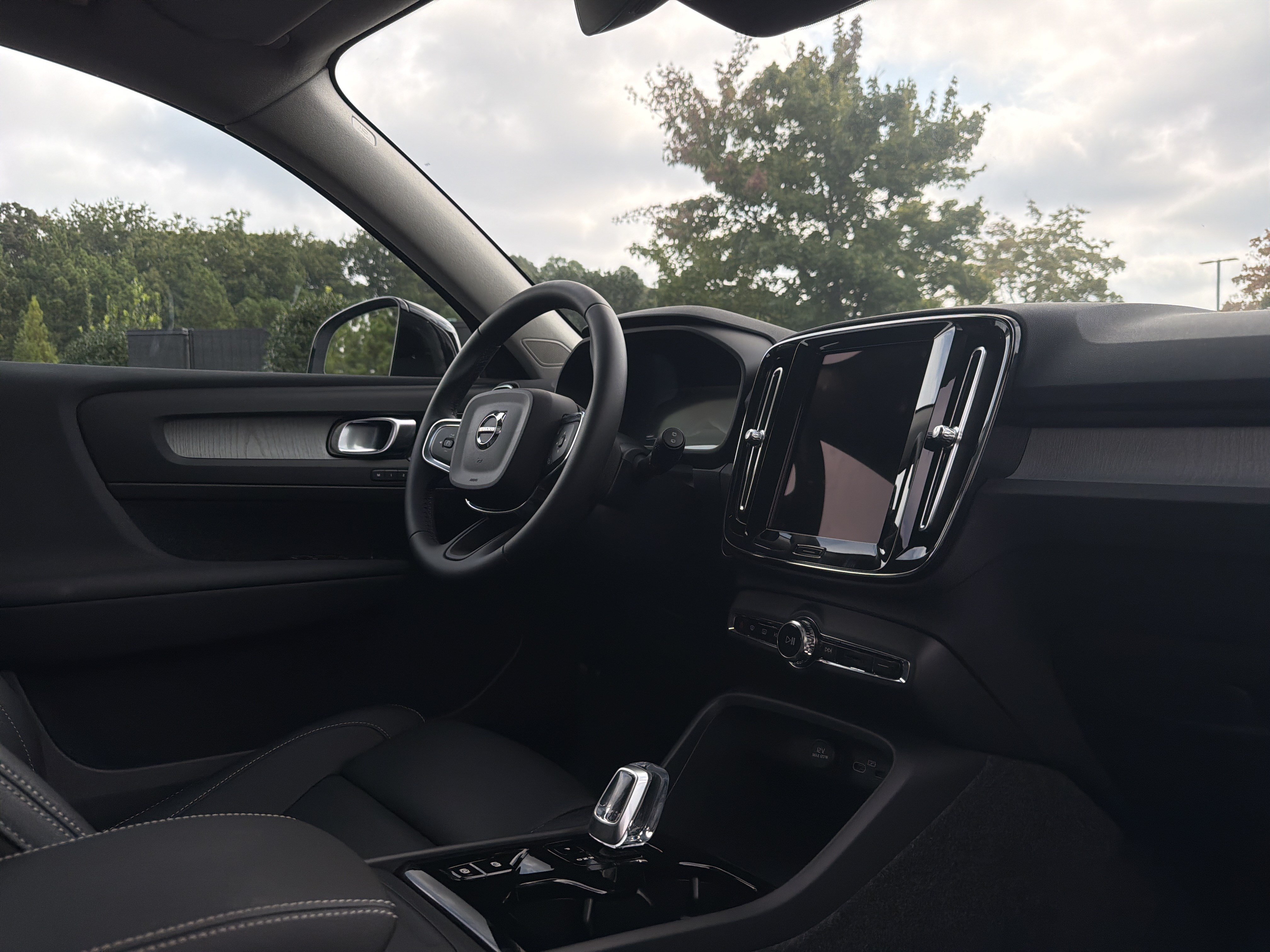 Used 2026 Volvo XC40 B5 Ultra w/ Protection Package Premier AWD/4WD image 6