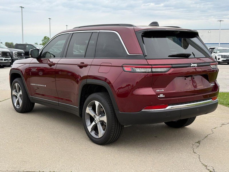 Used 2025 Jeep Grand Cherokee Limited w/ Luxury Tech Group II image 3