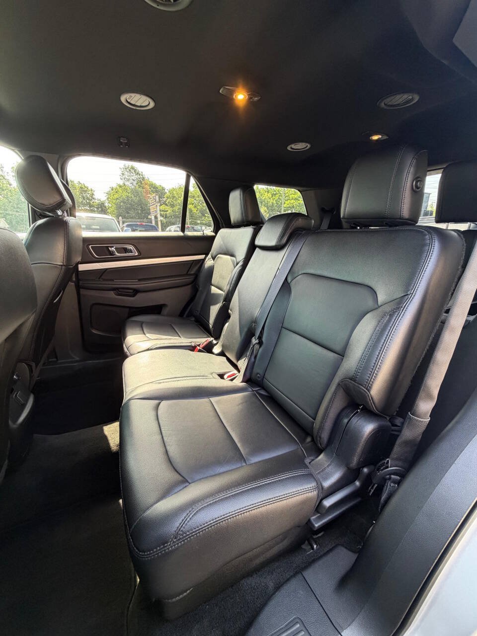 Used 2016 Ford Explorer XLT w/ Equipment Group 202A AWD/4WD image 12