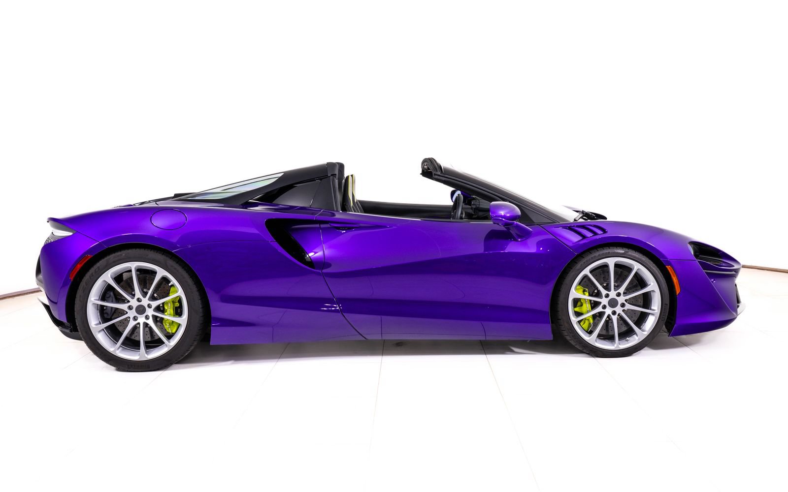 New 2025 McLaren Artura Spider RWD image 8