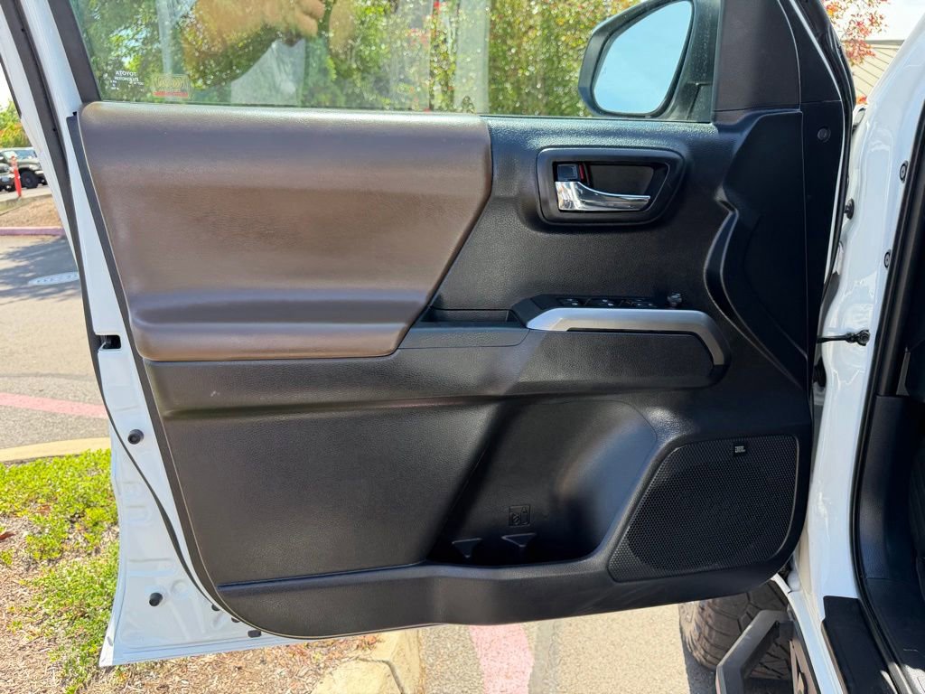 Used 2021 Toyota Tacoma Limited AWD/4WD image 11