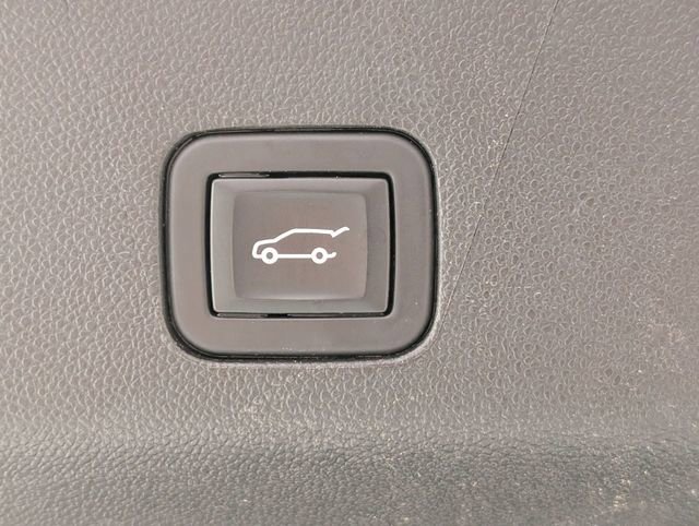 Used 2023 Chevrolet Suburban Premier image 32