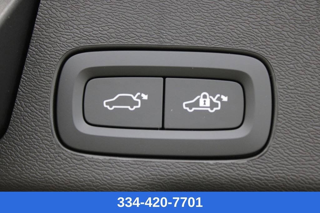 New 2026 Volvo XC60 B5 Plus w/ Protection Package Premier image 31