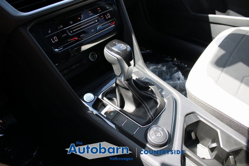 Used 2025 Volkswagen Taos SE AWD/4WD image 17