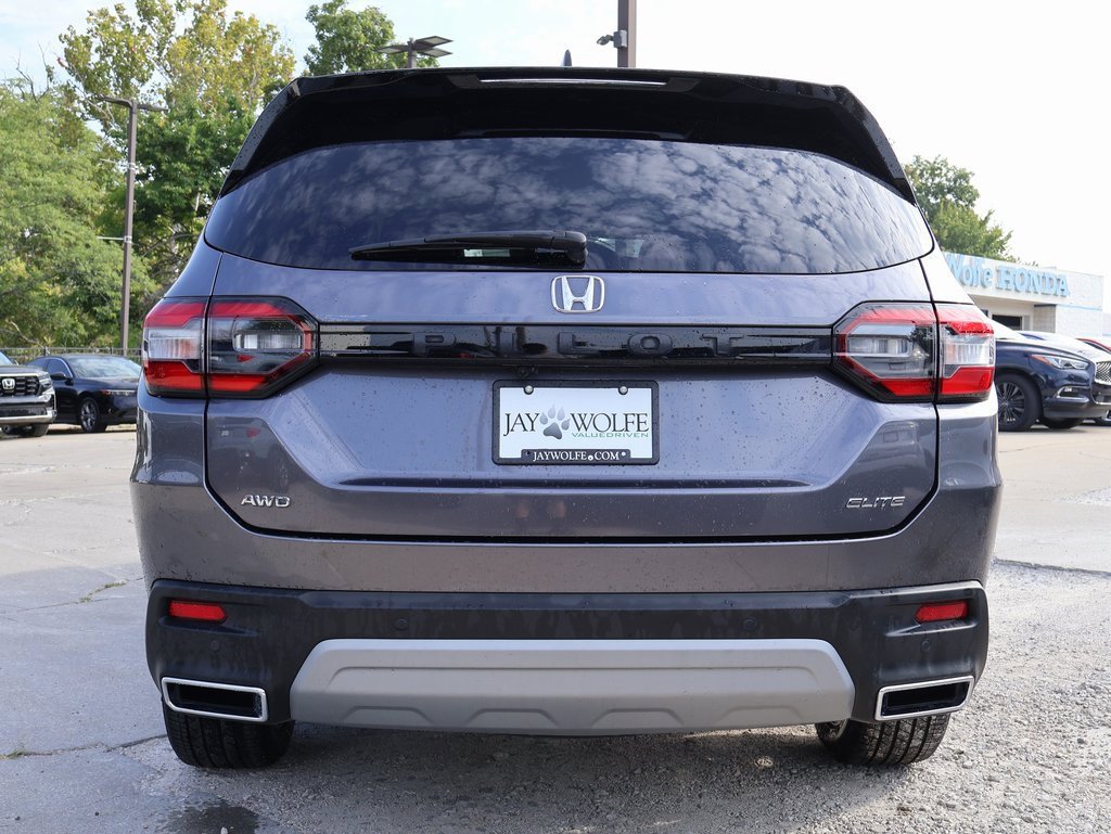 Used 2023 Honda Pilot Elite image 6